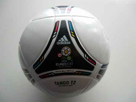 Futbalová lopta Adidas Tango Euro 2012 replica