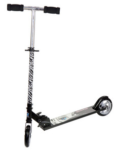 Koloběžka Monster High Drop Dead Gorgeous Scooter ´12