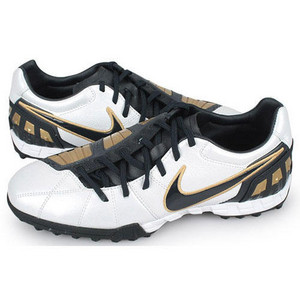 Turfy Nike TOTAL90 SHOOT III L-TF