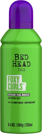 TIGI Bed Head Foxy Curls Extreme Curl Mousse pěna pro definování a fixaci vln a kudrlin