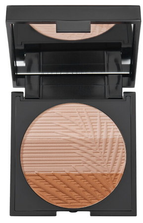 Alcina Matte Bronzing Powder matný bronzer pro přirozeně opálený vzhled.