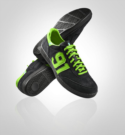 Salming NinetyOne Black/GeckoGreen Indoor shoes