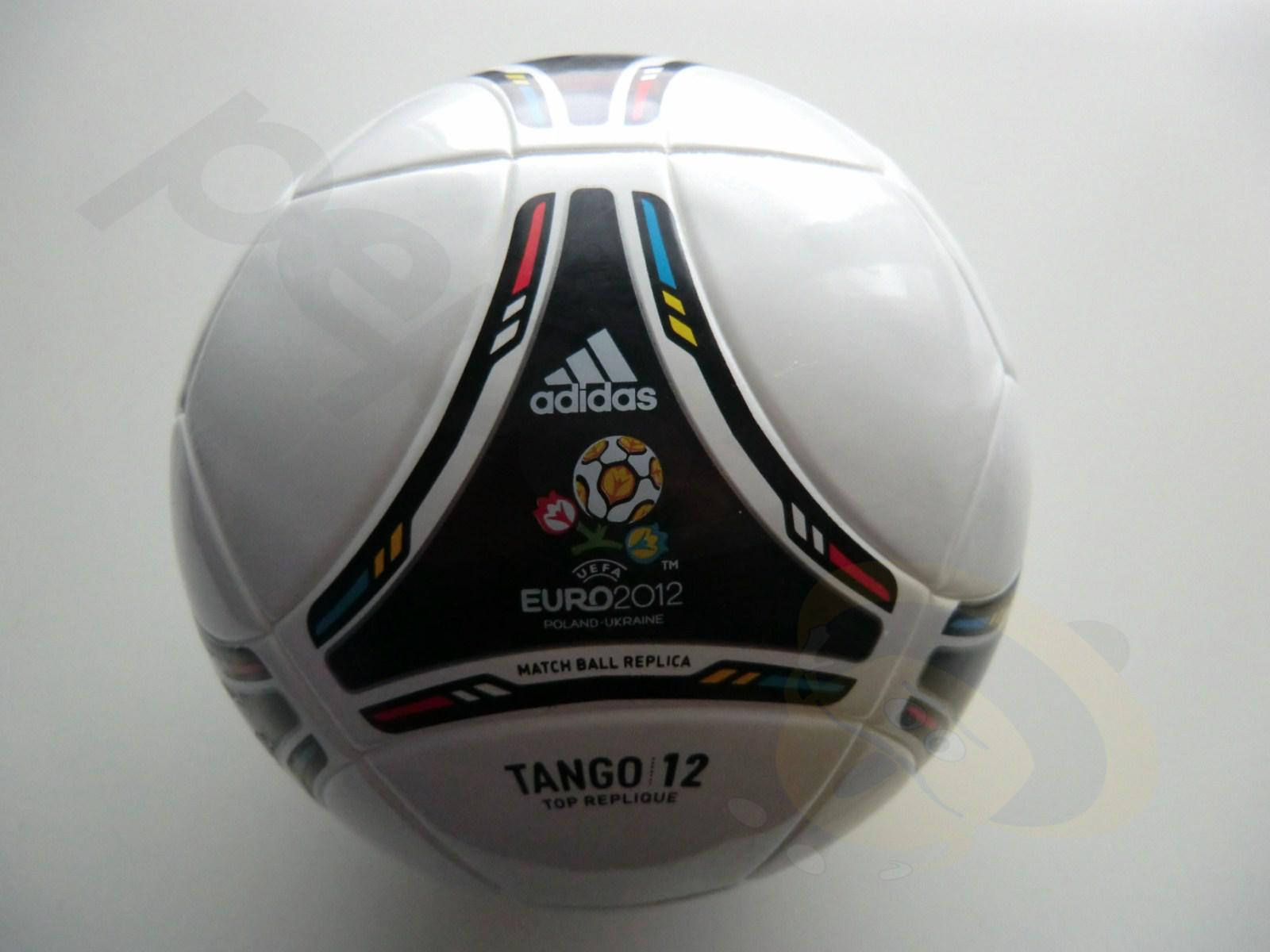 Soccer Ball adidas Tango 2012 pepe7.com