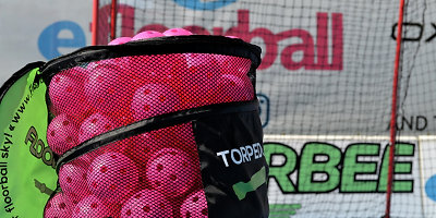 Jak vybrat kvalitní florbalové míčky?