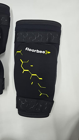 FLOORBEE Clash Elite Chrániče kolien