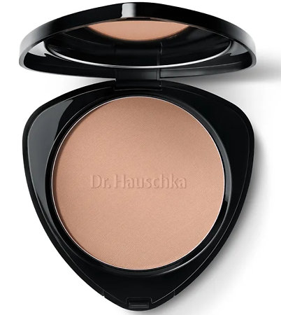 Dr. Hauschka Bronzing Powder bronzer for a tanned look